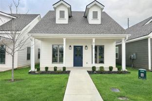 812 Ne Heights Ln - Photo 1 of 1