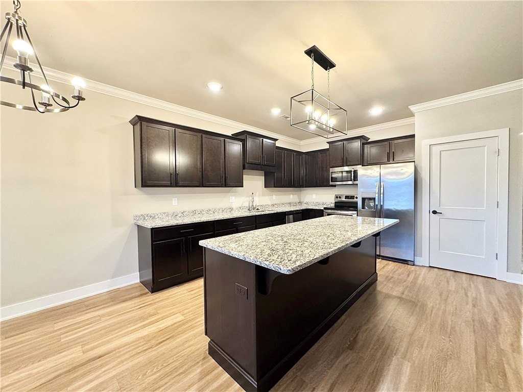 812 Ne Heights Ln - Photo 6 of 33