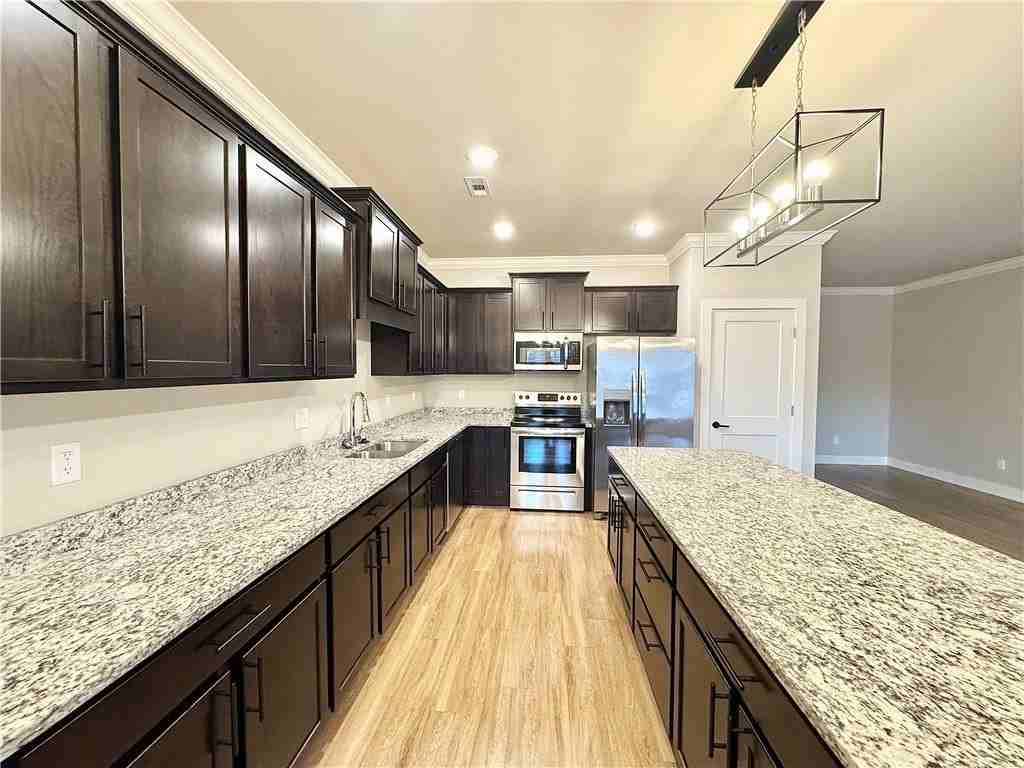 812 Ne Heights Ln - Photo 7 of 33