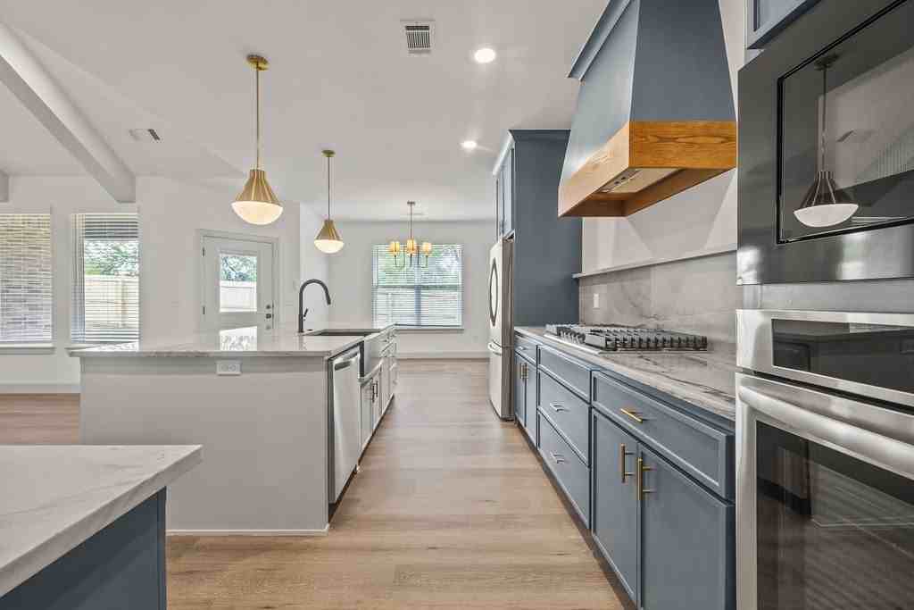 1509 Padova Ave - Photo 5 of 41