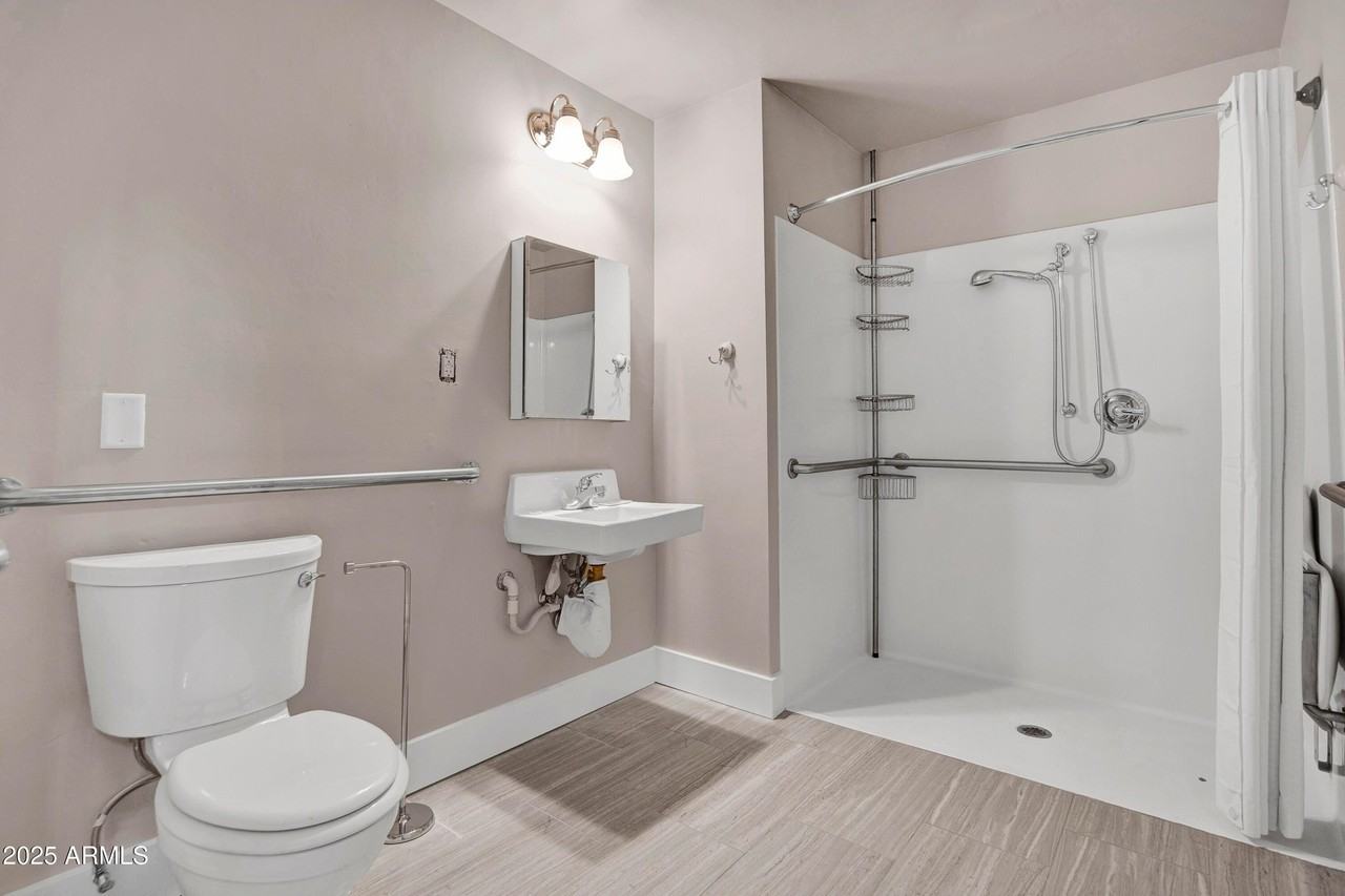 5753 W Glendale Ave Apt 103 #103 - Photo 5 of 15