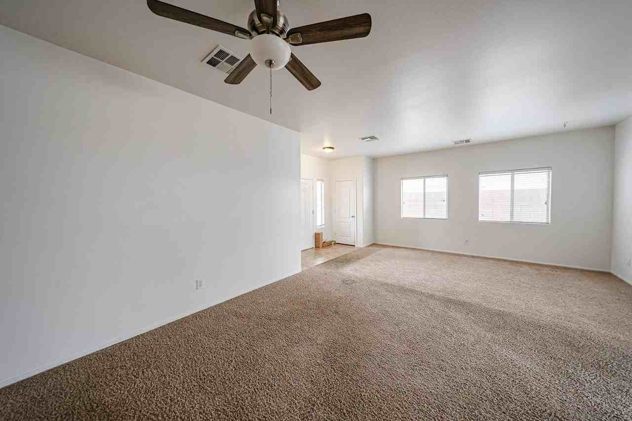12039 W Leather Ln - Photo 7 of 40