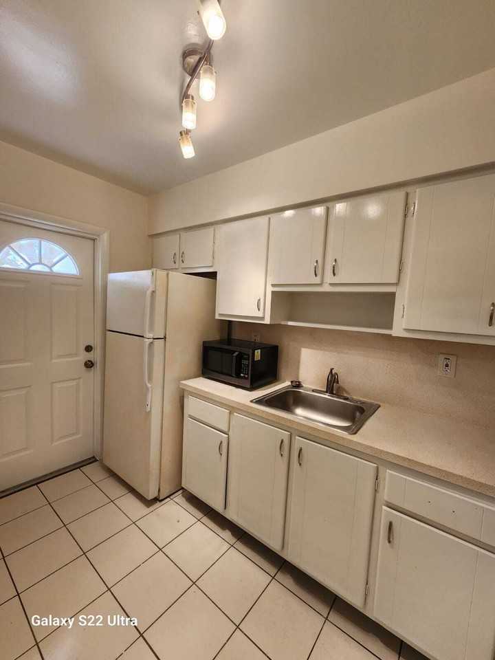 7211 Venetian - Photo 3 of 26