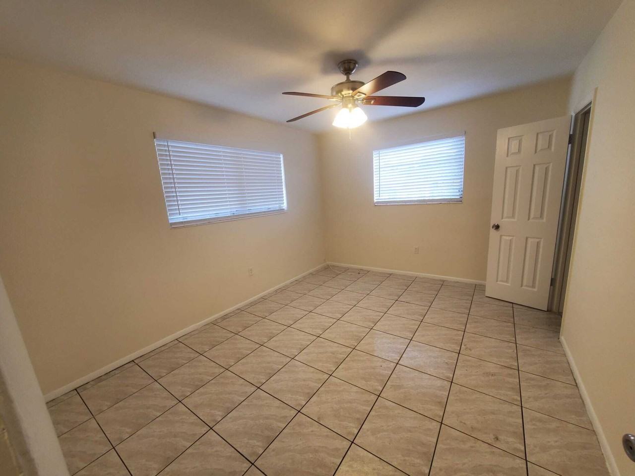 7211 Venetian - Photo 6 of 26