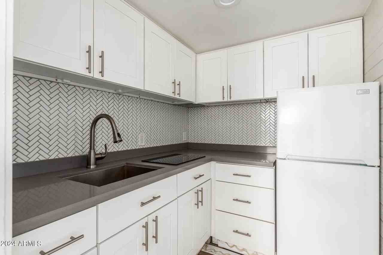 3027 N 37th St #6 - Photo 2 of 14