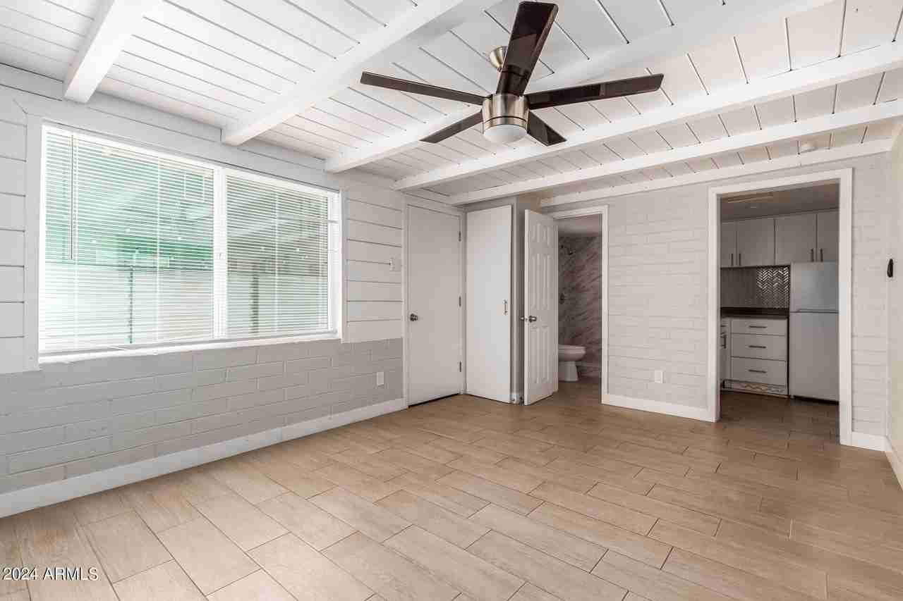 3027 N 37th St #6 - Photo 3 of 14