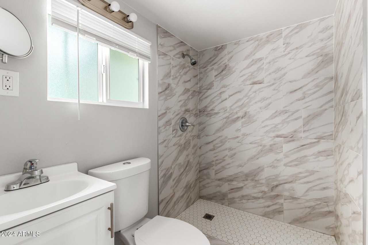 3027 N 37th St #6 - Photo 5 of 14