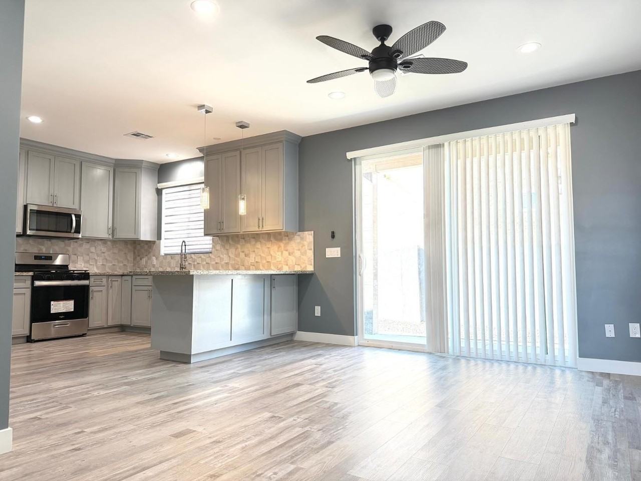 1406 E Cinnabar Ave - Photo 4 of 22