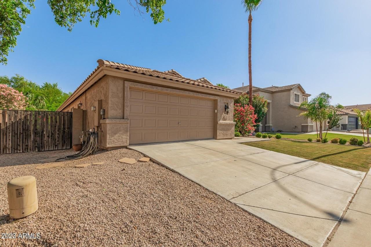 295 W Goldfinch Way - Photo 3 of 35