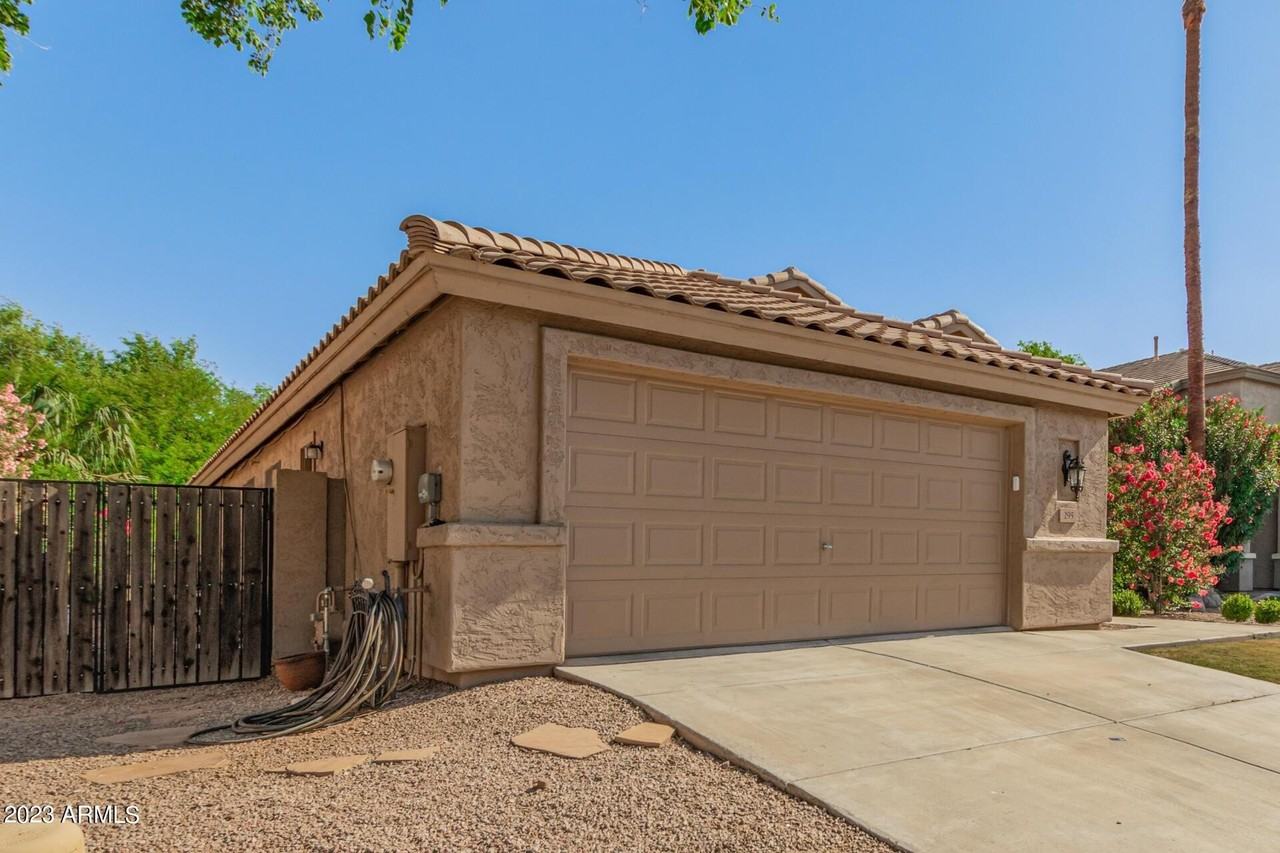 295 W Goldfinch Way - Photo 4 of 35