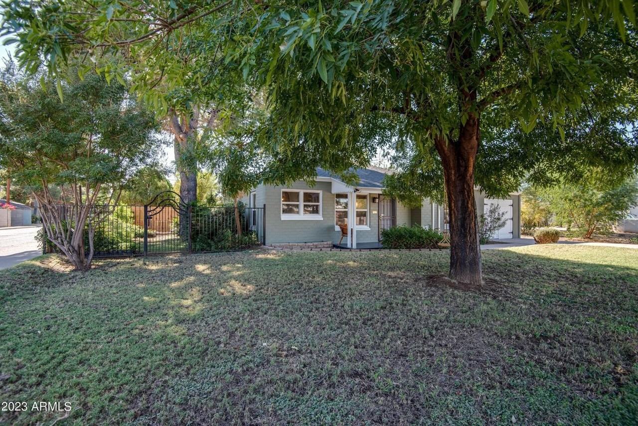 1301 W Glenrosa Ave - Photo 3 of 29