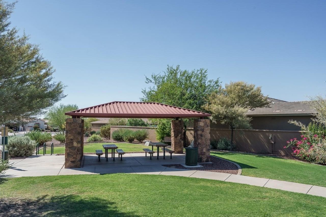 18215 W Desert Sage Dr - Photo 7 of 43