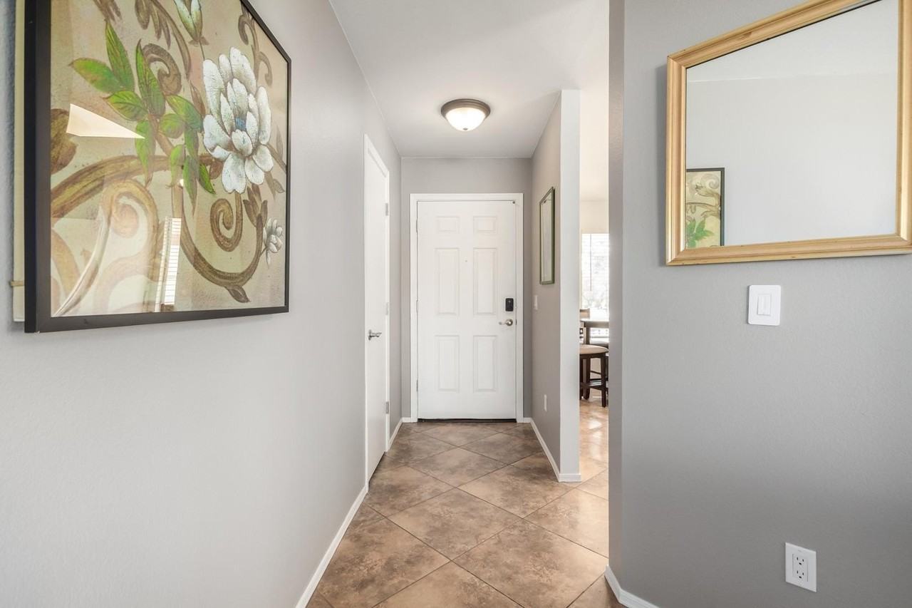 13864 W Ironwood St - Photo 5 of 24