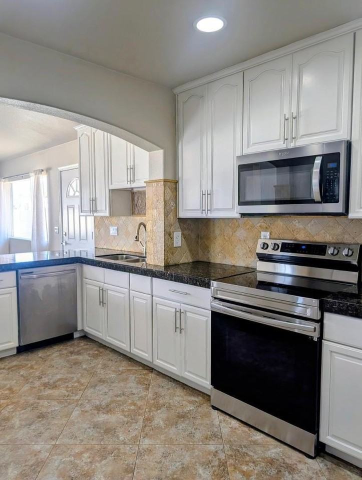 1016 W Manhatton Dr - Photo 5 of 19