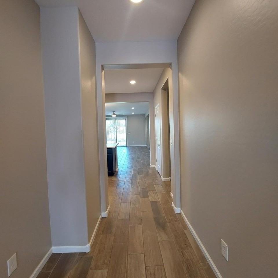 1025 S 200th Ln - Photo 7 of 38