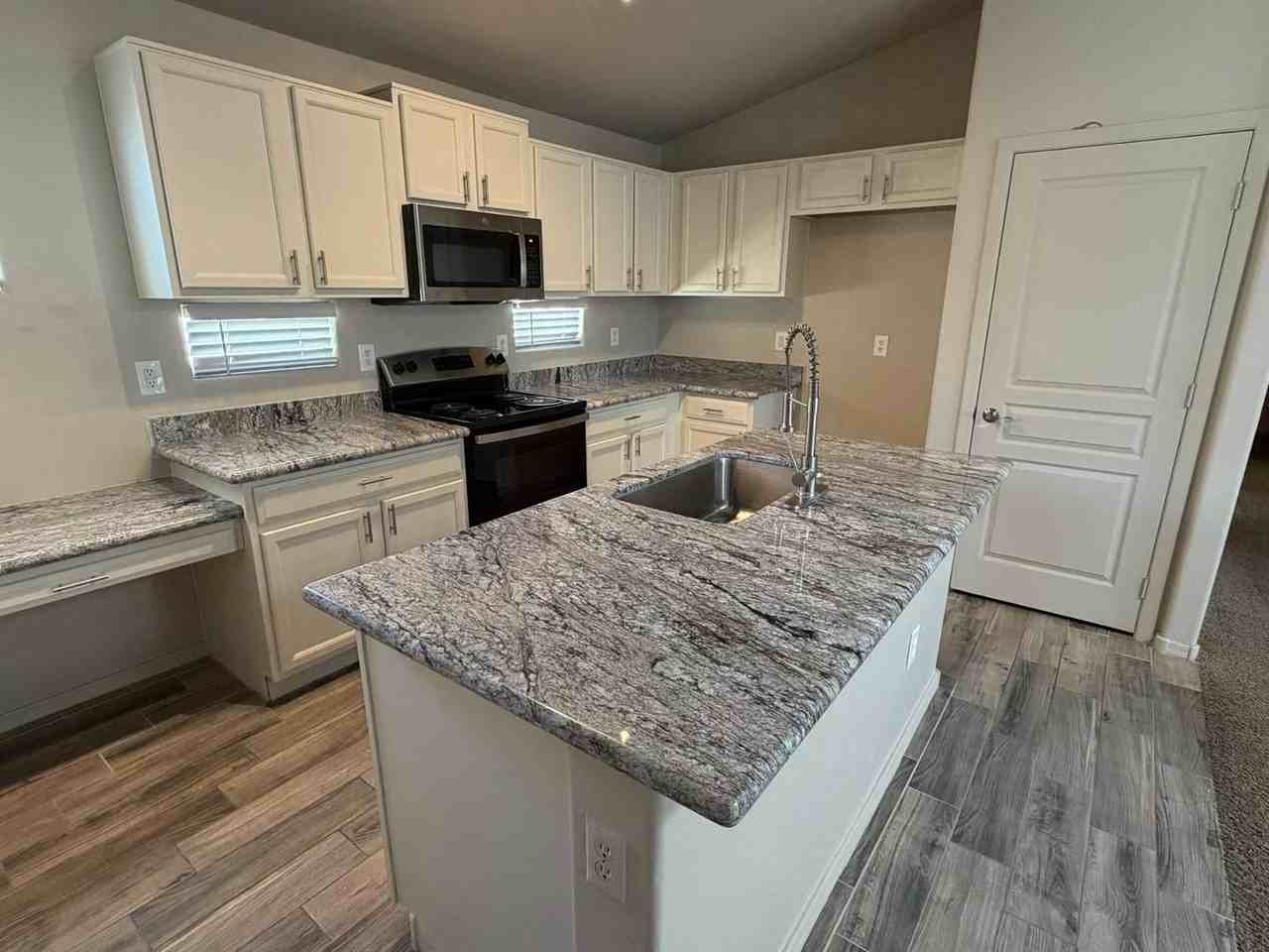 11284 W Magnolia St - Photo 2 of 16