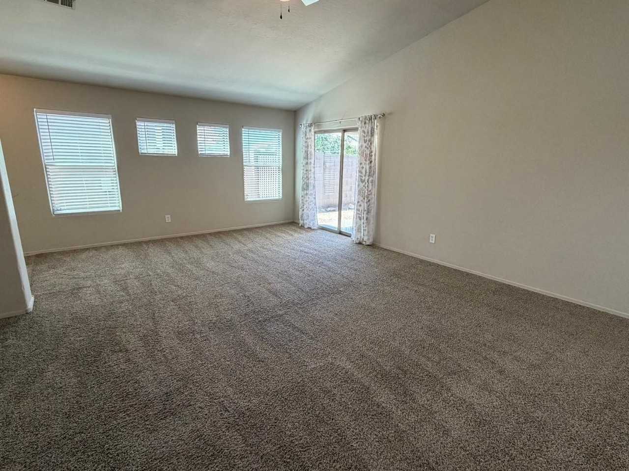 11284 W Magnolia St - Photo 5 of 16