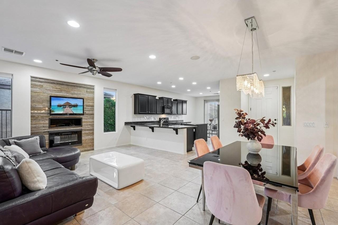 12600 W Rosewood Ln - Photo 7 of 43