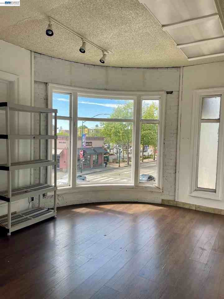 22622 Mission Blvd - Photo 2 of 10