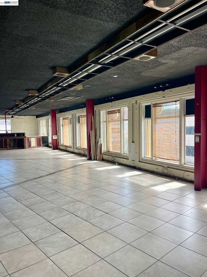 22622 Mission Blvd - Photo 5 of 10