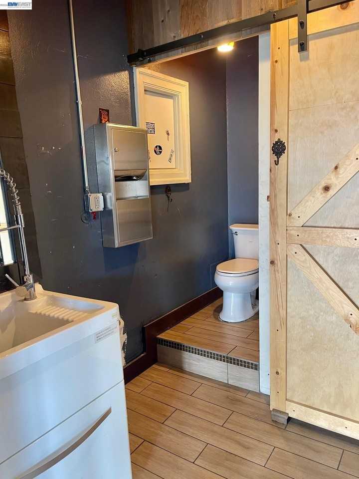 22622 Mission Blvd - Photo 7 of 10