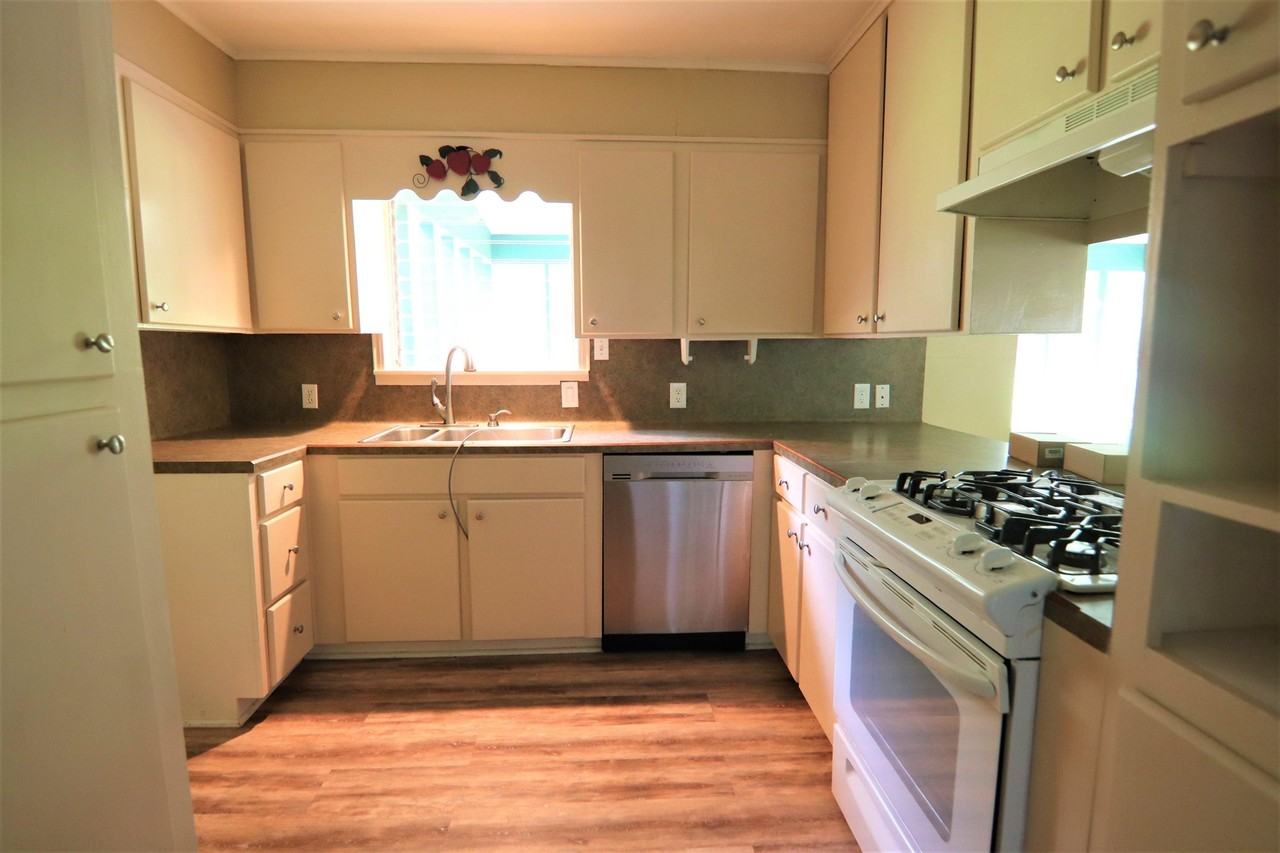 880 Morning Glory Dr - Photo 4 of 15