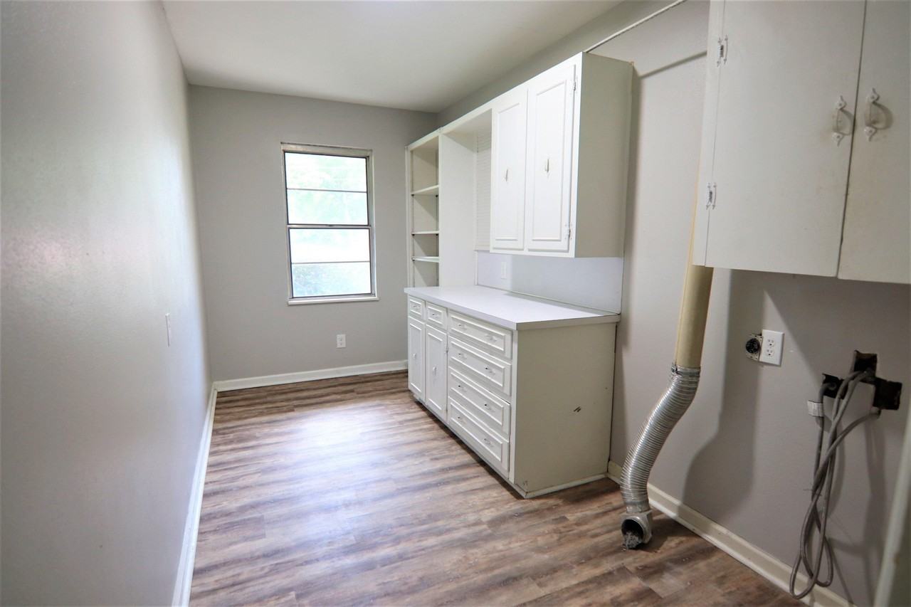 880 Morning Glory Dr - Photo 5 of 15