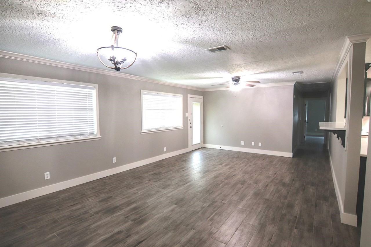 3885 Hale St - Photo 7 of 18