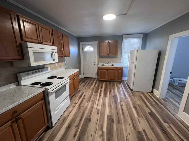 427 4th St #2 - Photo 2 of 9