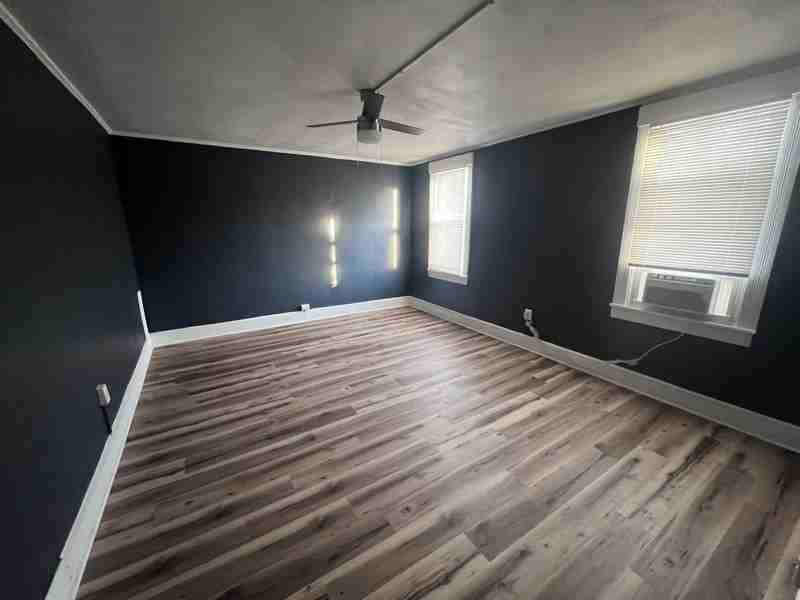 427 4th St #2 - Photo 3 of 9