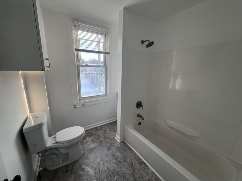 427 4th St #2 - Photo 4 of 9