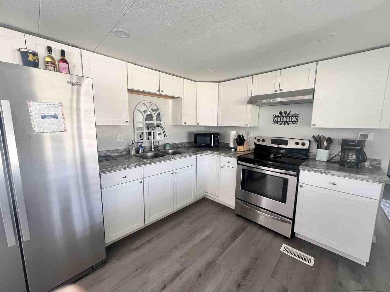 115 Sun Cir #115 - Photo 2 of 11