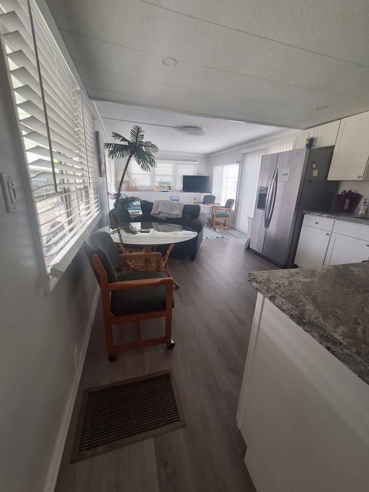 115 Sun Cir #115 - Photo 3 of 11