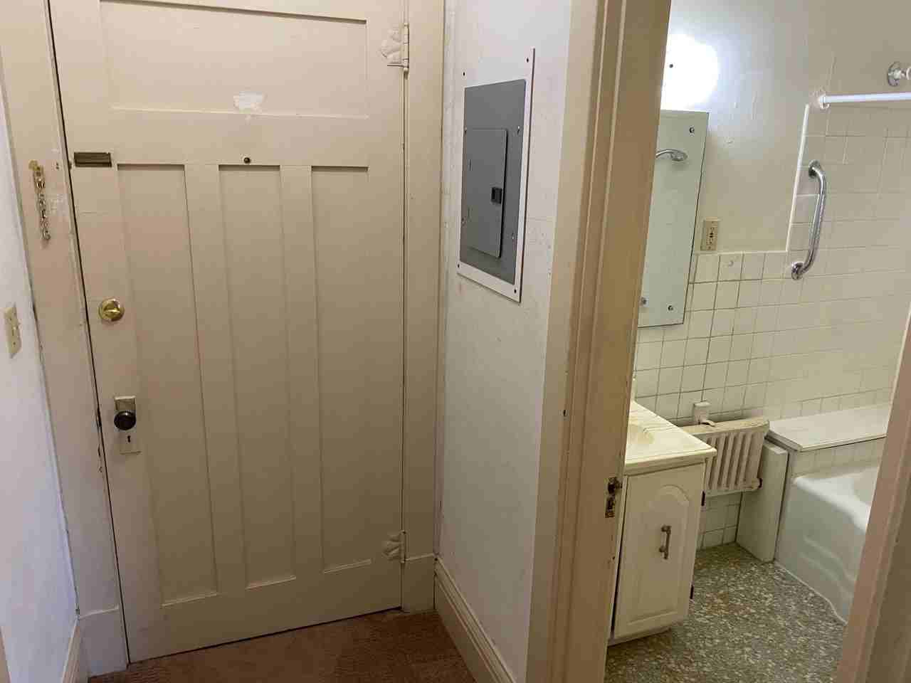 311 North Broadway Street - Photo 4 of 44