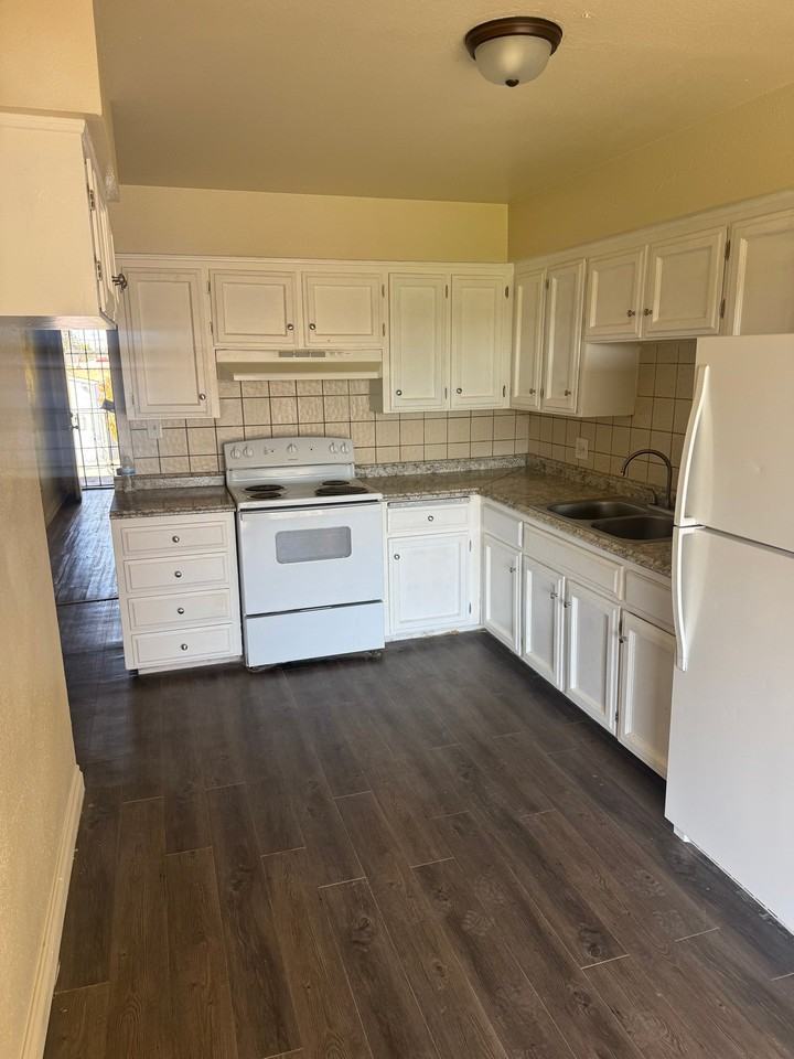 3254 E Olive Ave - Photo 7 of 9