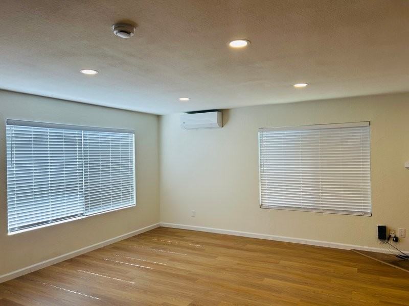 2811 E 11th St - Photo 2 of 16