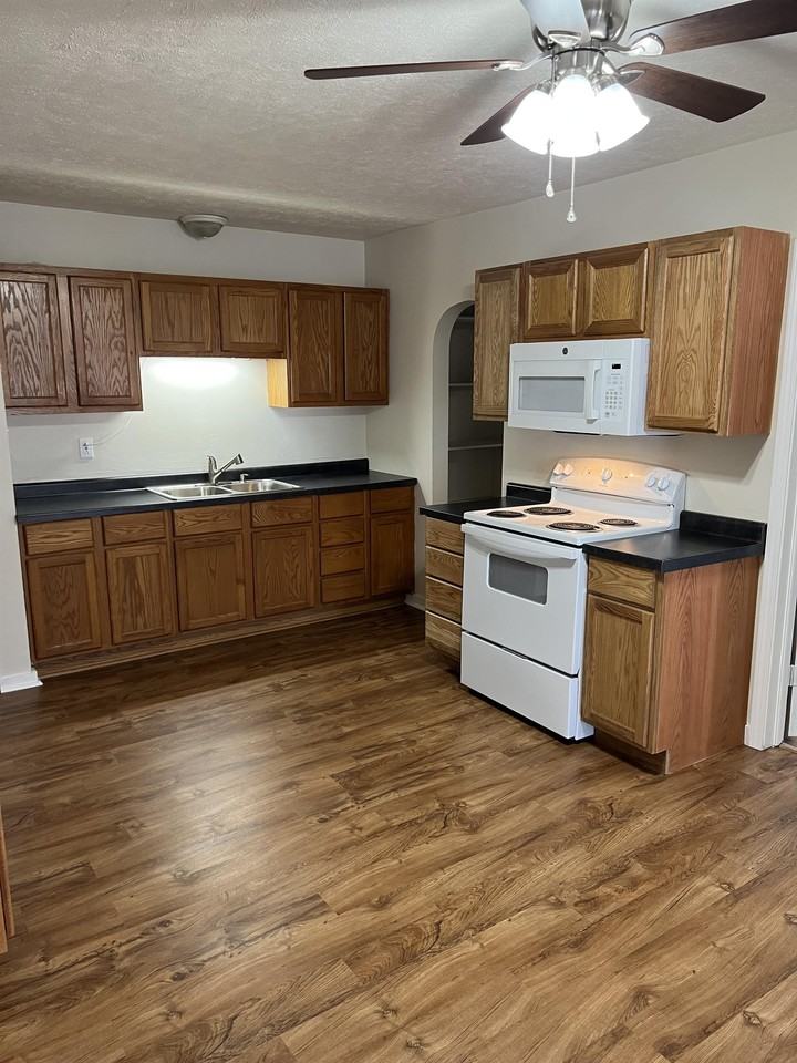 104 North Niles Street - Photo 3 of 6