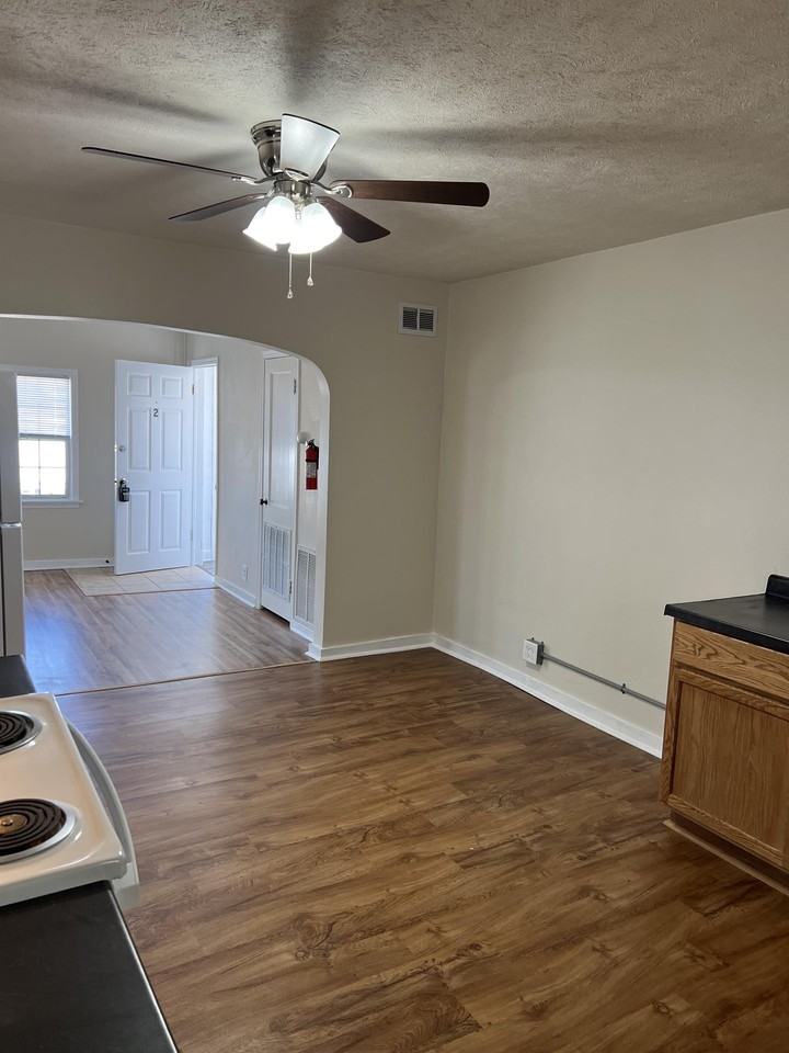 104 North Niles Street - Photo 4 of 6