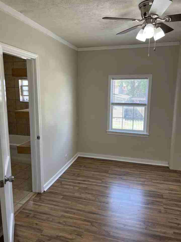 104 North Niles Street - Photo 5 of 6