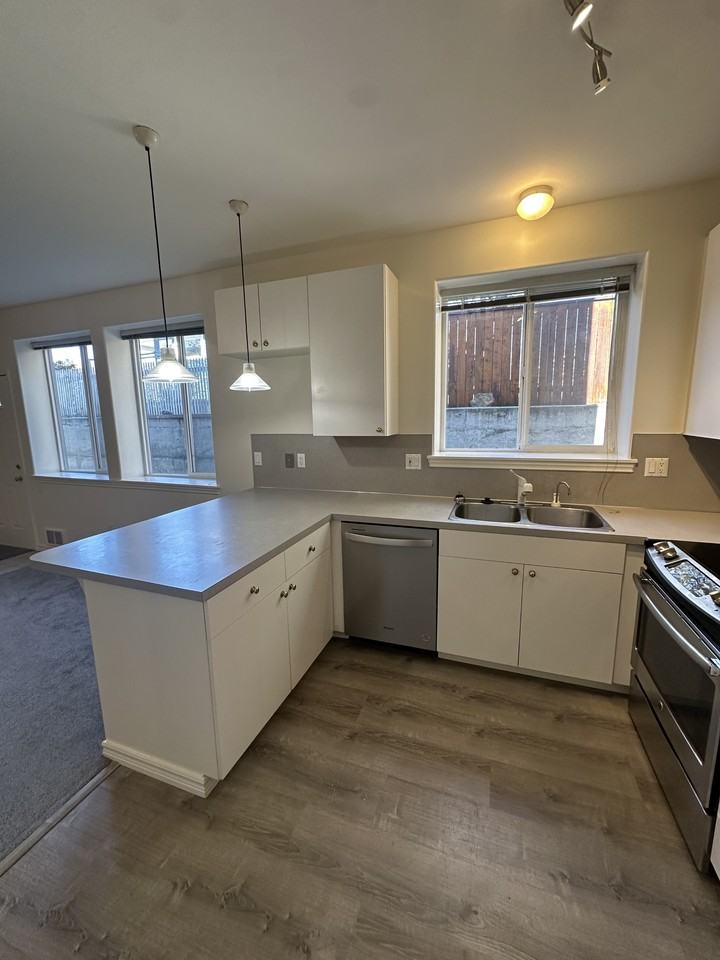 5106 Green Lake Way N. - Photo 5 of 12