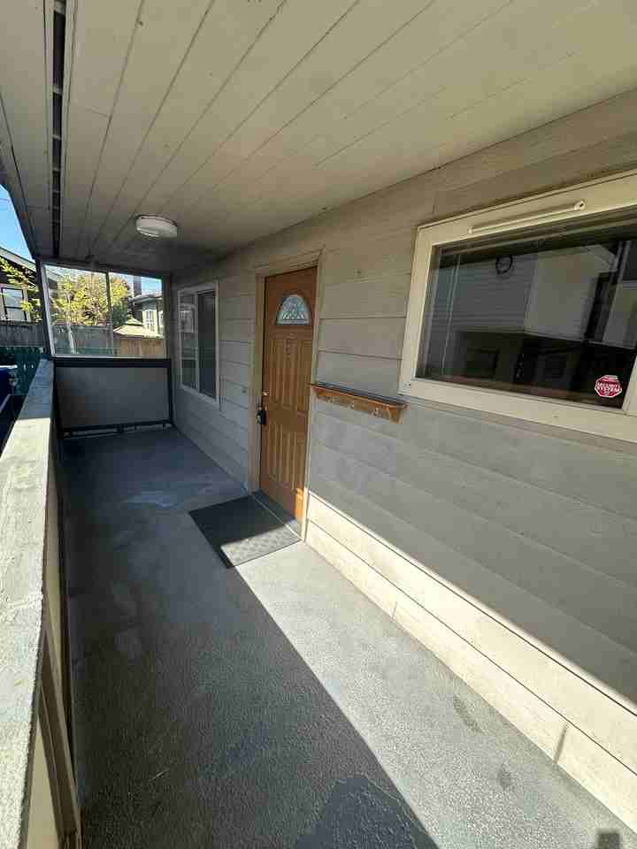 6519 Phinney Avenue North - Photo 7 of 19