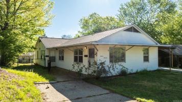 featured image of 713 Oakwood