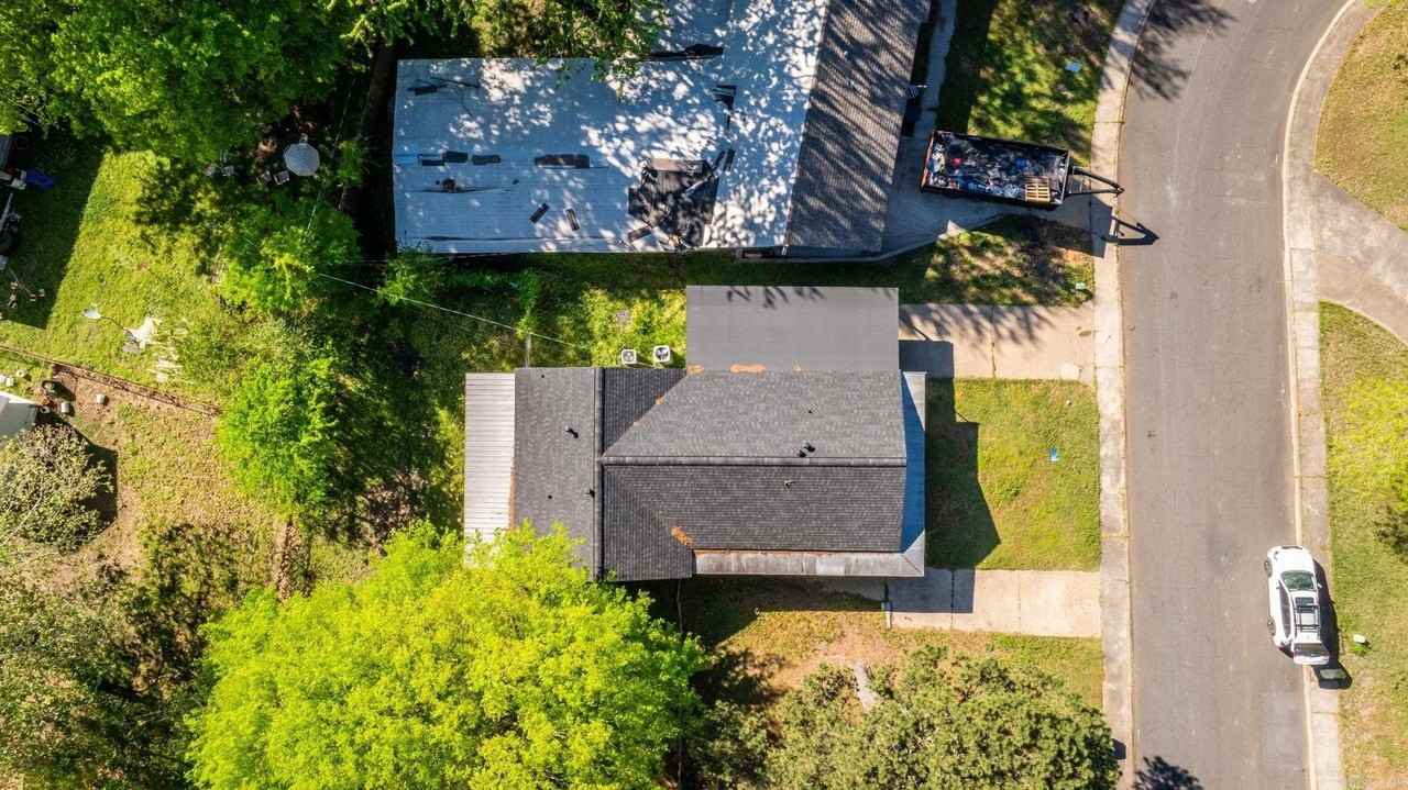 713 Oakwood - Photo 5 of 18