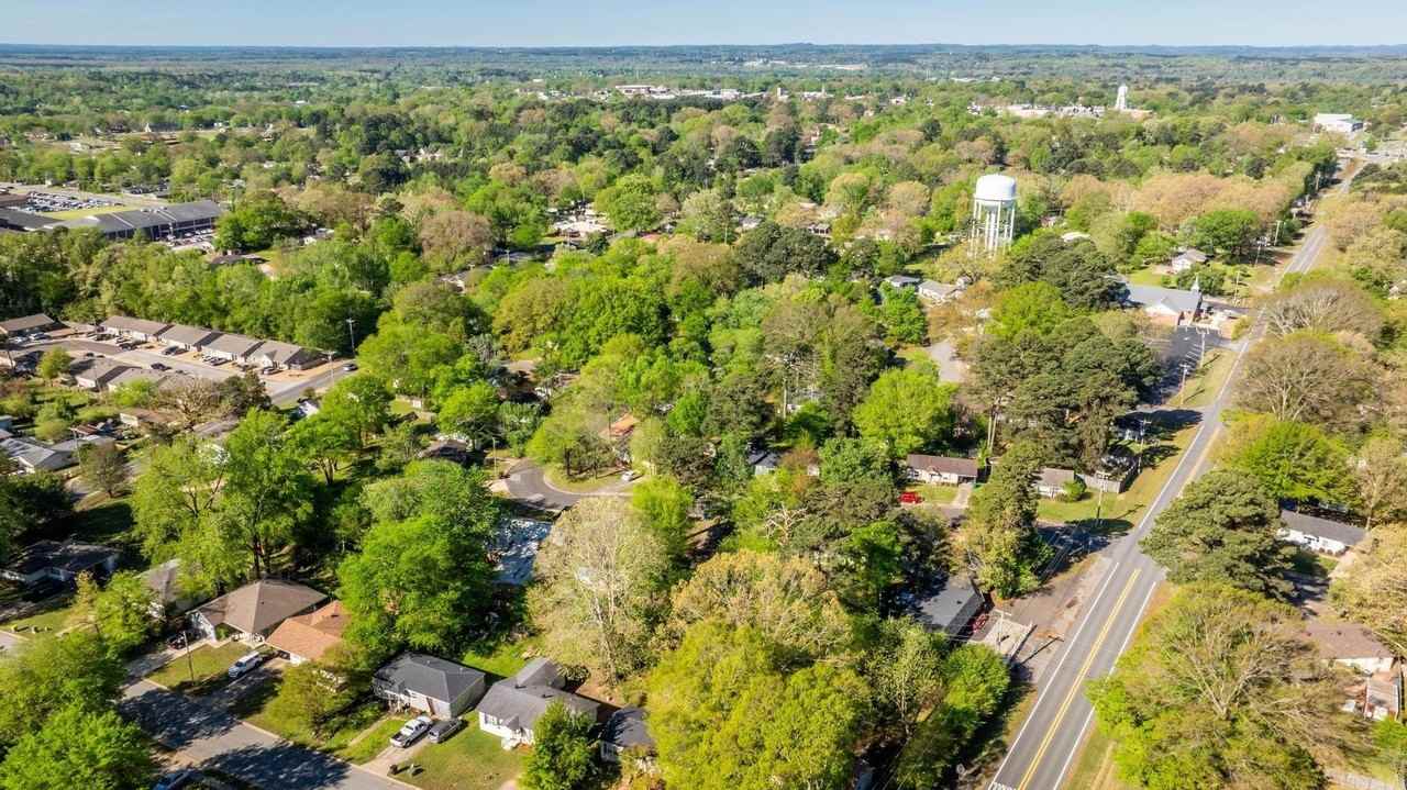 713 Oakwood - Photo 7 of 18