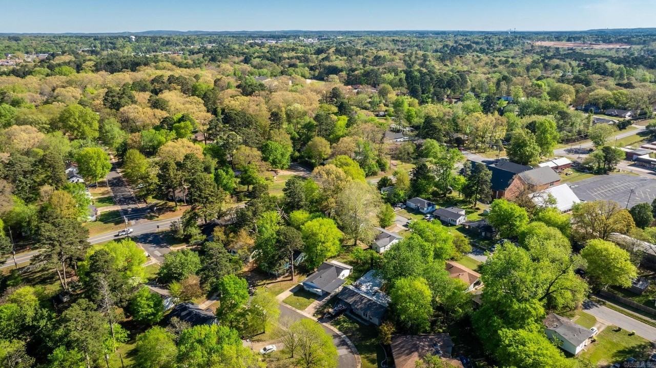 715 Oakwood - Photo 6 of 19