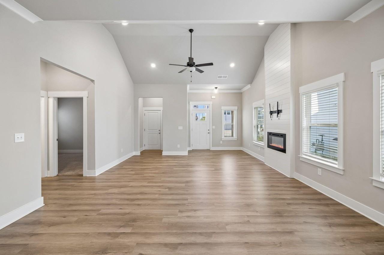 2085 Firelight Way - Photo 4 of 46