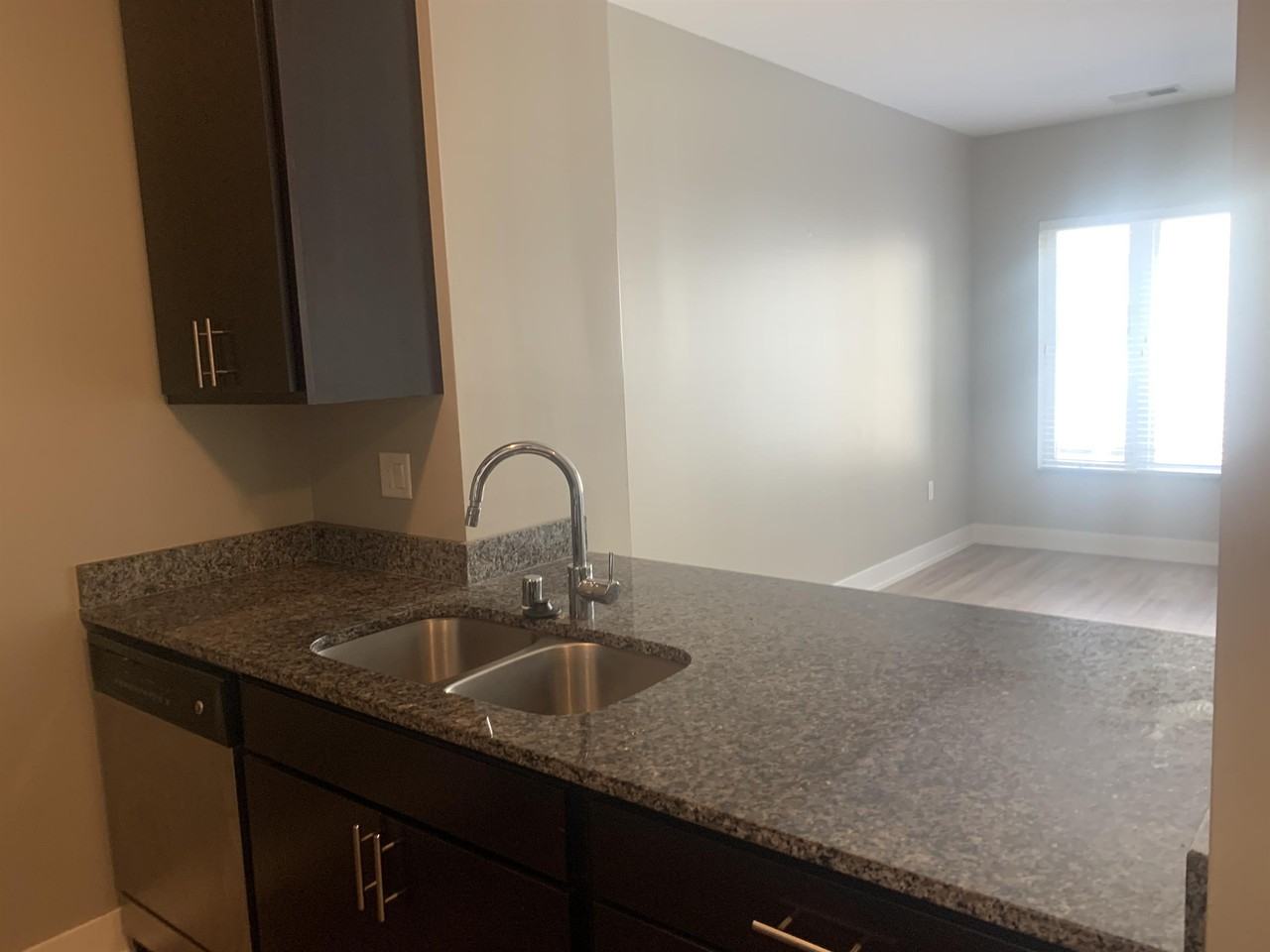 1809 N Cambridge Ave - Photo 3 of 50