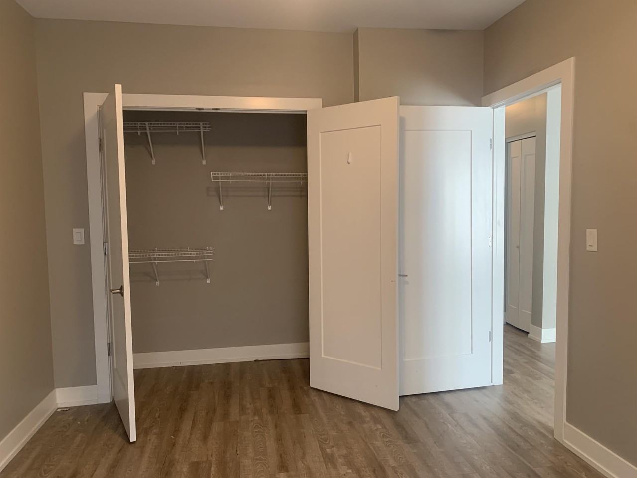 1809 N Cambridge Ave - Photo 5 of 50