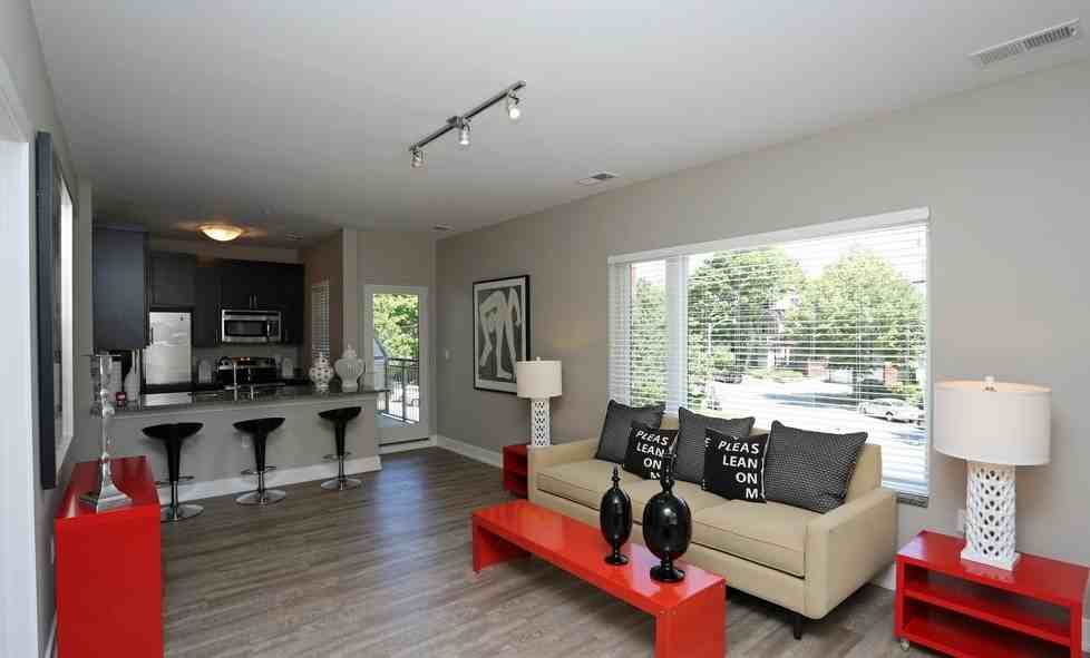 1809 N Cambridge Ave - Photo 6 of 48