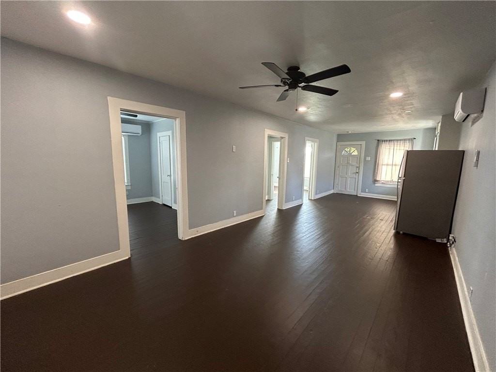 1433 12th St - Photo 3 of 14